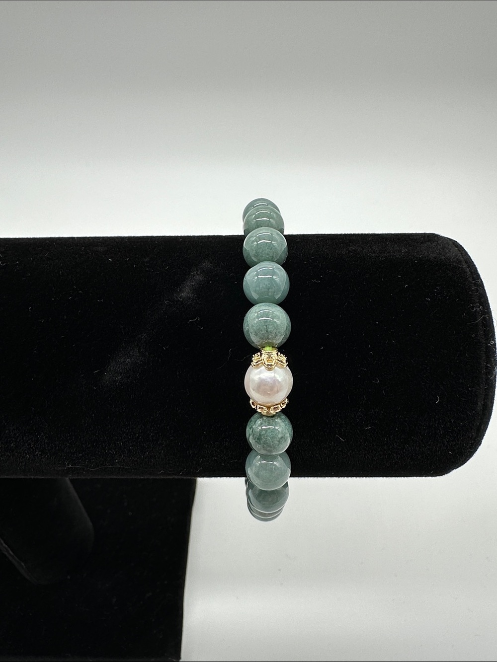 Green Jade Bead Bracelet with Pearl Accent
